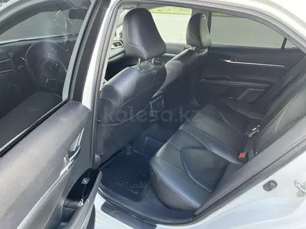 Toyota Camry 2020 года за 12 200 000 тг. в Семей – фото 10