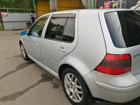 Volkswagen Golf 2001 годаүшін2 800 000 тг. в Алматы