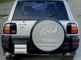 Toyota RAV4 1998 годаүшін3 600 000 тг. в Алтай – фото 5
