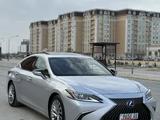 Lexus ES 300h 2019 года за 14 200 000 тг. в Актау – фото 3