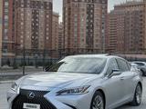Lexus ES 300h 2019 года за 14 200 000 тг. в Актау – фото 2