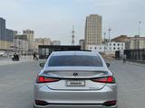 Lexus ES 300h 2019 года за 14 200 000 тг. в Актау – фото 5