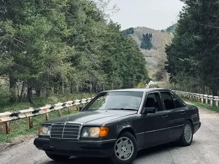 Mercedes-Benz E 230 1990 года за 800 000 тг. в Алматы