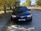 Toyota Camry 2013 года за 7 800 000 тг. в Актобе – фото 2