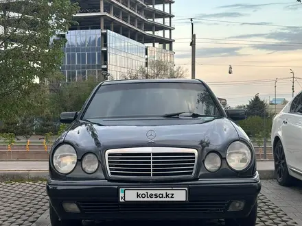 Mercedes-Benz E 320 1998 года за 3 799 999 тг. в Алматы – фото 4
