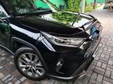 Toyota RAV4 2022 года за 17 250 000 тг. в Алматы