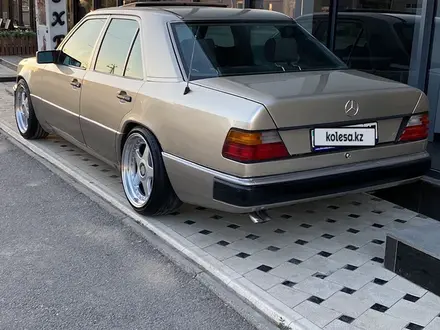 Mercedes-Benz E 230 1991 года за 2 500 000 тг. в Шымкент – фото 4