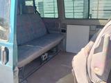 Volkswagen Multivan 1995 года за 3 800 000 тг. в Караганда – фото 2