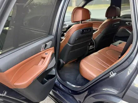 BMW X5 2019 года за 27 500 000 тг. в Алматы – фото 21