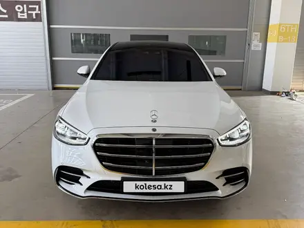 Mercedes-Benz S 500 4MATIC 2024 года за 56 500 000 тг. в Алматы – фото 3