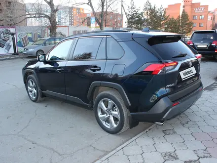 Toyota RAV4 2020 года за 14 700 000 тг. в Петропавловск – фото 2