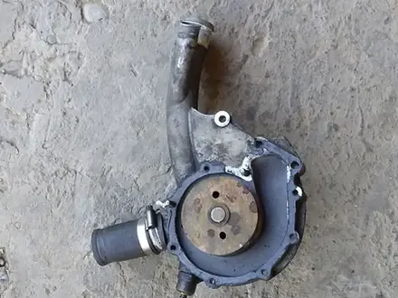 Помпа на m102 двигатель мерседеса. за 10 000 тг. в Шымкент – фото 2