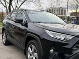 Toyota RAV4 2019 года за 13 800 000 тг. в Петропавловск – фото 2