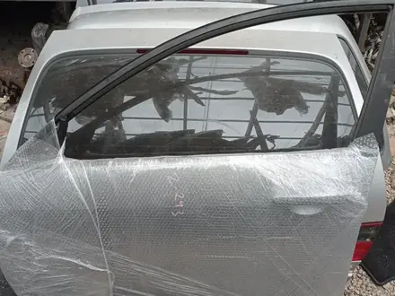 Дверь Nissan Primera P12 Ниссан Примера П12 за 35 000 тг. в Астана