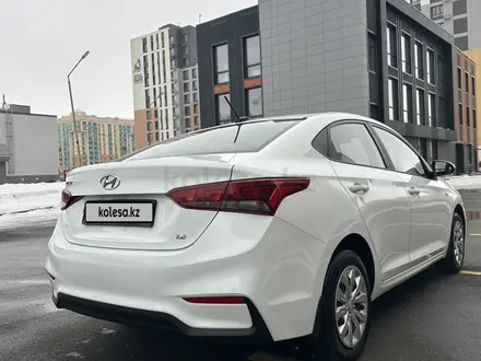 Hyundai Accent 2018 года за 7 000 000 тг. в Астана – фото 2