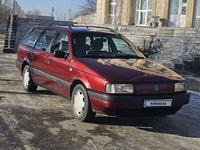 Volkswagen Passat 1993 годаfor2 700 000 тг. в Семей