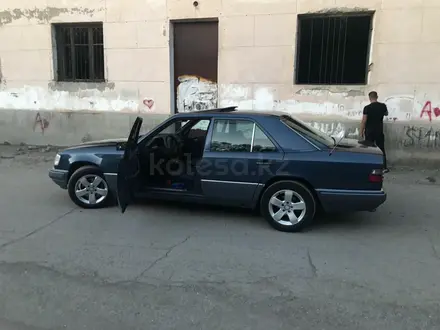 Mercedes-Benz E 220 1994 года за 4 000 000 тг. в Алматы – фото 4