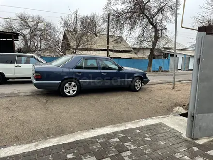Mercedes-Benz E 220 1994 года за 4 000 000 тг. в Алматы – фото 2