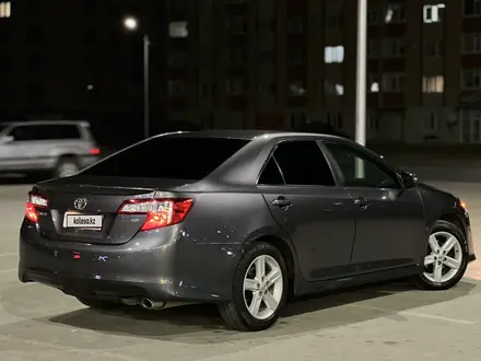 Toyota Camry 2014 года за 6 200 000 тг. в Актобе – фото 6