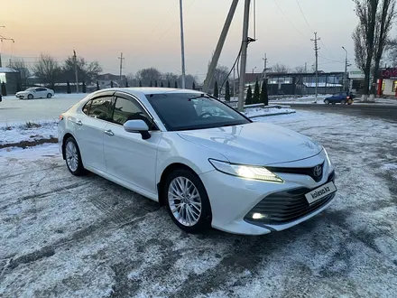 Toyota Camry 2018 года за 14 200 000 тг. в Алматы – фото 2