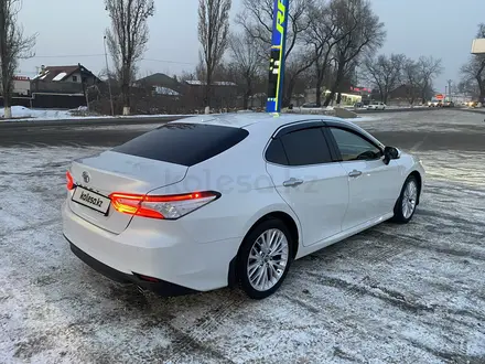 Toyota Camry 2018 года за 14 200 000 тг. в Алматы – фото 15