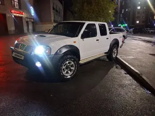 Nissan NP300, 2011