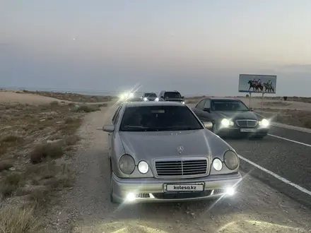 Mercedes-Benz E 280 1998 года за 3 000 000 тг. в Актау – фото 4