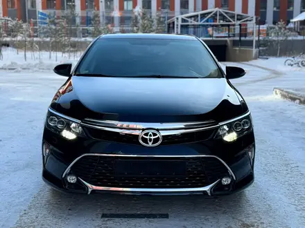 Toyota Camry 2017 года за 13 500 000 тг. в Астана