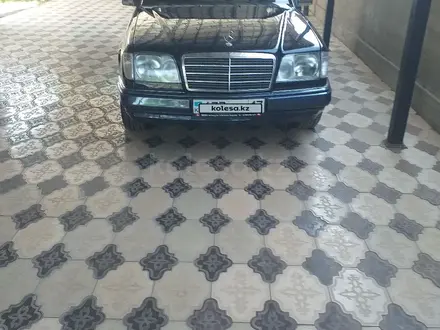 Mercedes-Benz E 200 1993 года за 2 200 000 тг. в Шымкент