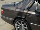 Mercedes-Benz E 320 1994 года за 2 700 000 тг. в Шымкент – фото 4
