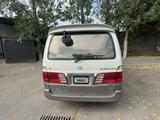 Toyota Grand Hiace 2001 года за 3 300 000 тг. в Алматы – фото 4