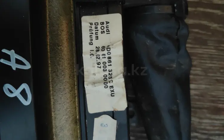 Задняя электрическая шторка полка Ауди а8 за 20 000 тг. в Караганда