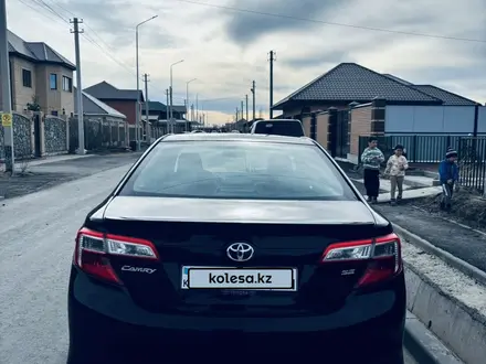 Toyota Camry 2013 года за 7 100 000 тг. в Актобе – фото 4