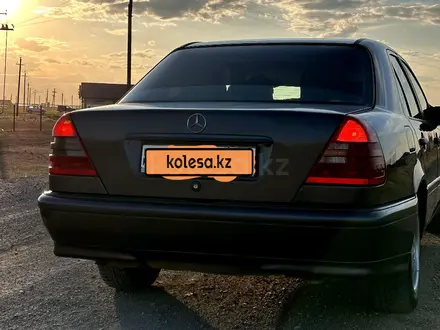 Mercedes-Benz C 180 1995 года за 2 200 000 тг. в Астана – фото 4