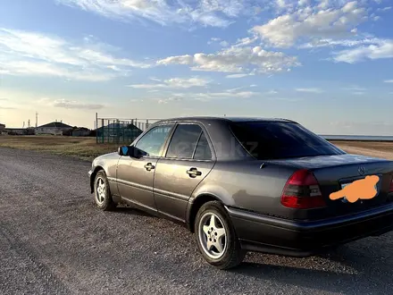 Mercedes-Benz C 180 1995 года за 2 200 000 тг. в Астана – фото 3