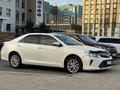 Toyota Camry 2015 года за 11 500 000 тг. в Атырау – фото 2