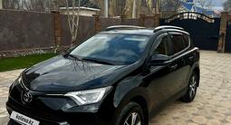 Toyota RAV4 2015 года за 11 650 000 тг. в Актобе – фото 2