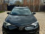 Toyota RAV4 2015 года за 11 650 000 тг. в Актобе – фото 3