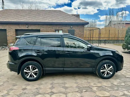 Toyota RAV4 2015 года за 11 650 000 тг. в Актобе – фото 4