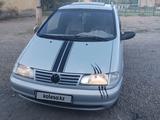 Volkswagen Sharan 1999 года за 1 800 000 тг. в Сатпаев