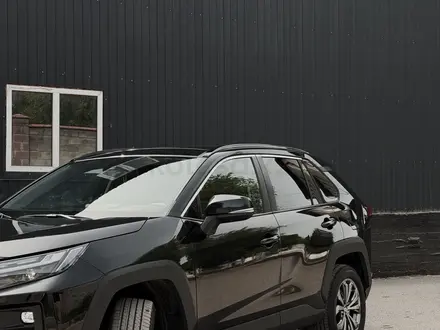 Toyota RAV4 2025 года за 18 300 000 тг. в Алматы – фото 19