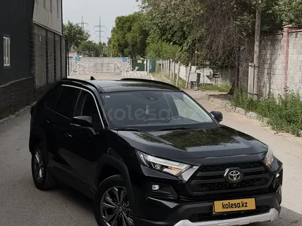 Toyota RAV4 2025 года за 18 300 000 тг. в Алматы