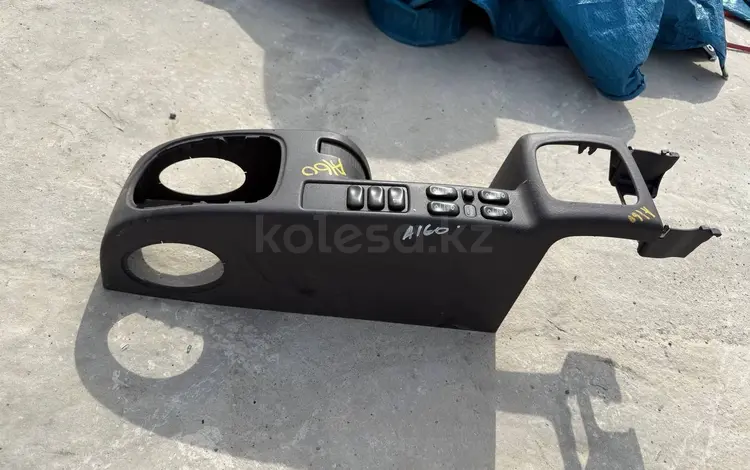 Подлокотник на mercedes a-class, мерседес а-класс за 10 000 тг. в Алматы