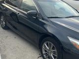 Toyota Camry 2016 года за 6 800 000 тг. в Атырау – фото 3