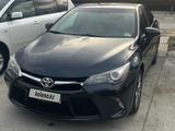 Toyota Camry 2016 года за 6 800 000 тг. в Атырау