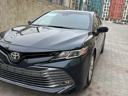 Toyota Camry 2017 года за 8 400 000 тг. в Актау