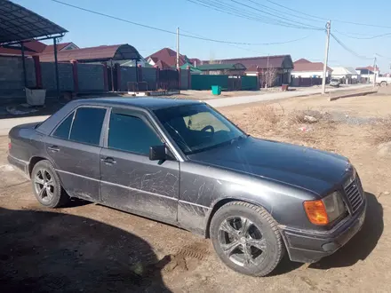 Mercedes-Benz E 220 1994 года за 1 600 000 тг. в Кызылорда – фото 2