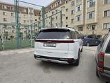 Kia Carnival 2023 года за 18 600 000 тг. в Актау – фото 2