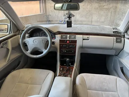 Mercedes-Benz E 240 2001 года за 5 000 000 тг. в Шымкент – фото 10