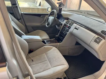 Mercedes-Benz E 240 2001 года за 5 000 000 тг. в Шымкент – фото 8